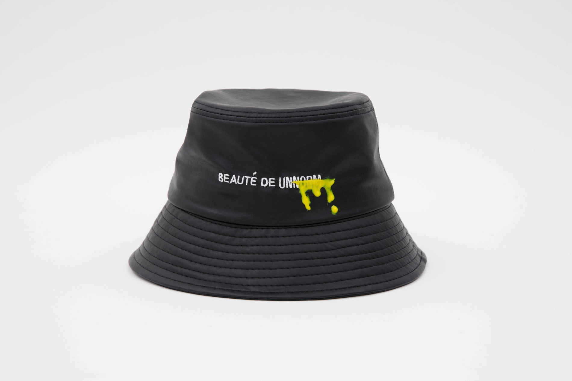 [UNNORM] Artificial leather Black Bucket hat (Yellow graffiti)